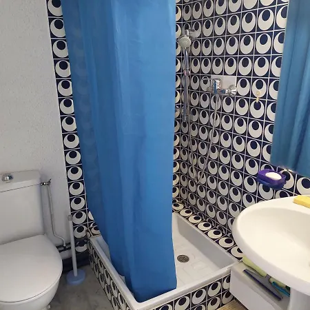 Front De Avec Parking A Motte - Fr-1-716-24